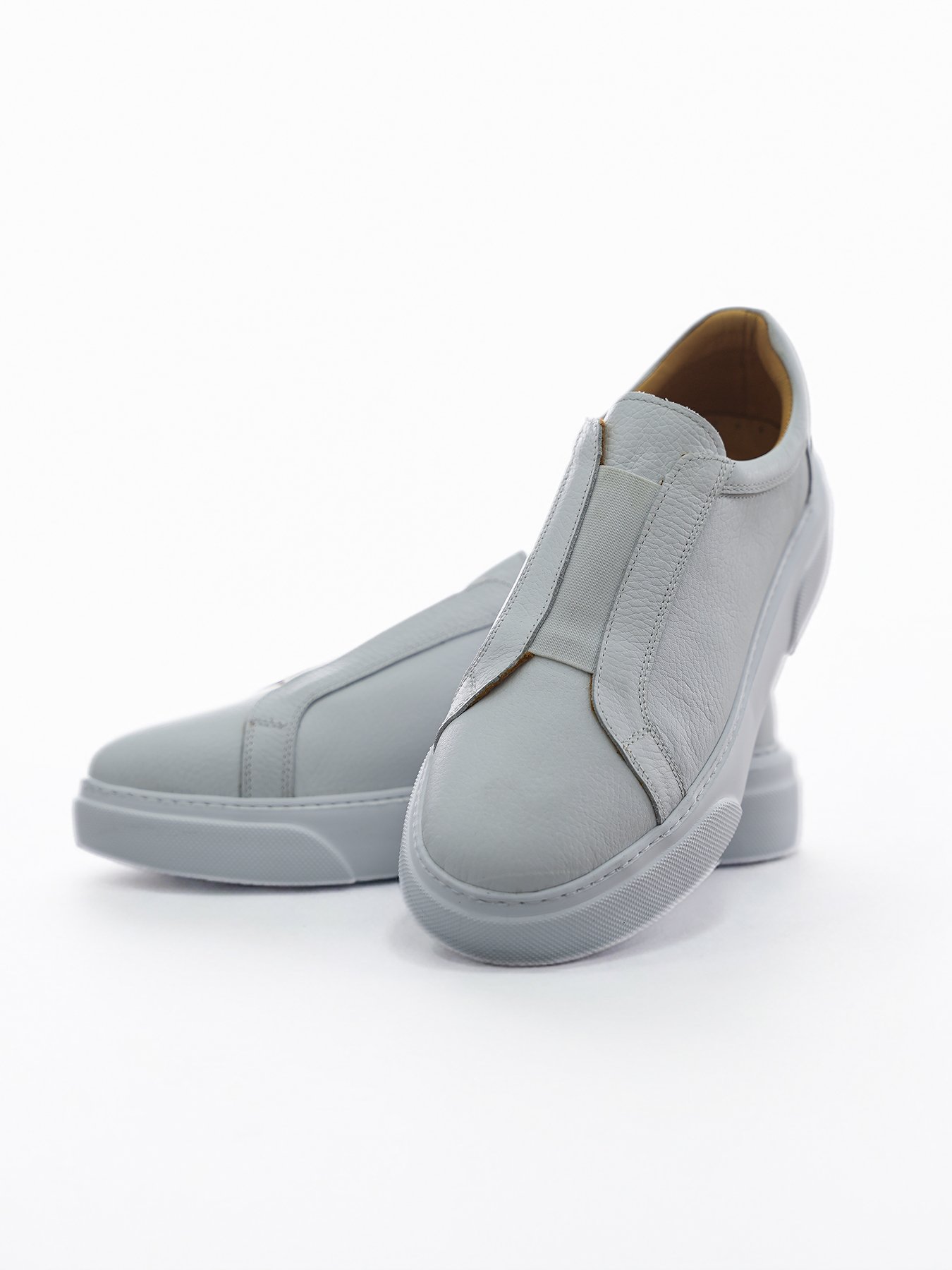 Ede Royal Beyaz Deri Slip-On Sneaker – Önden Açılı Görsel
